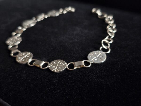 fine kultrun link bracelet