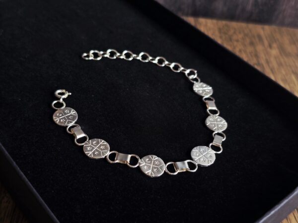 fine kultrun link bracelet