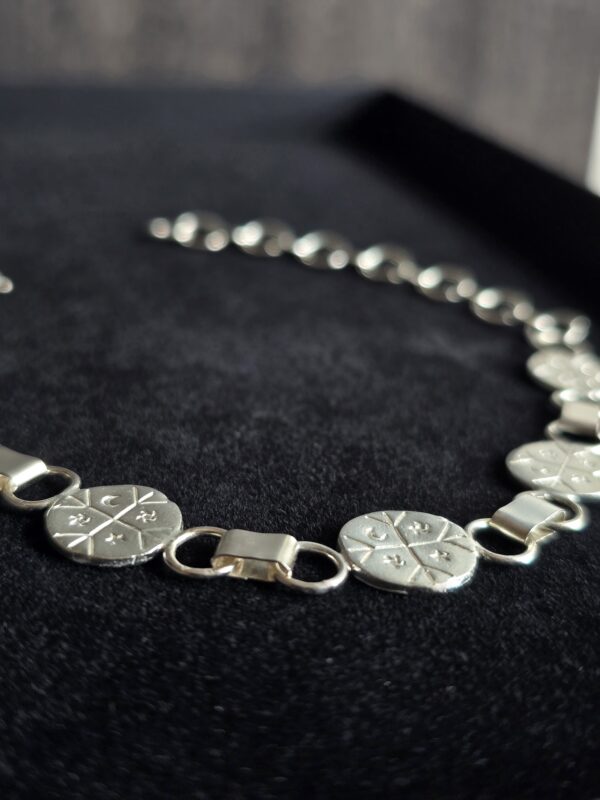 fine kultrun link bracelet