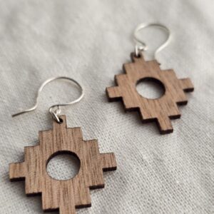 ngümin oak earrings