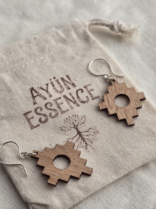 ngümin oak earrings