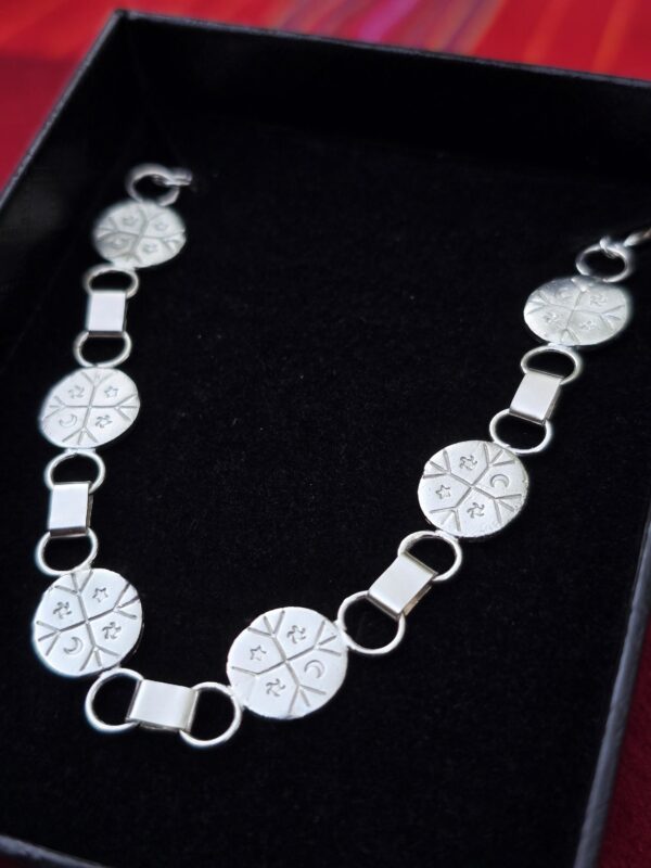 fine kultrun link bracelet