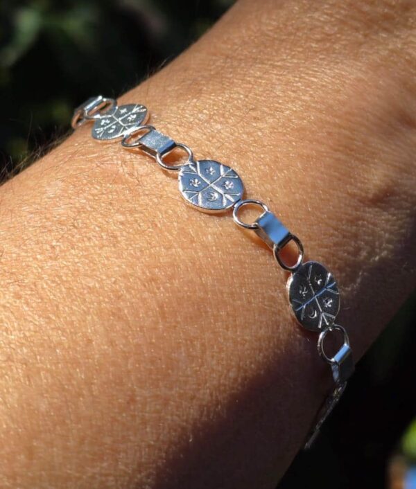 fine kultrun link bracelet