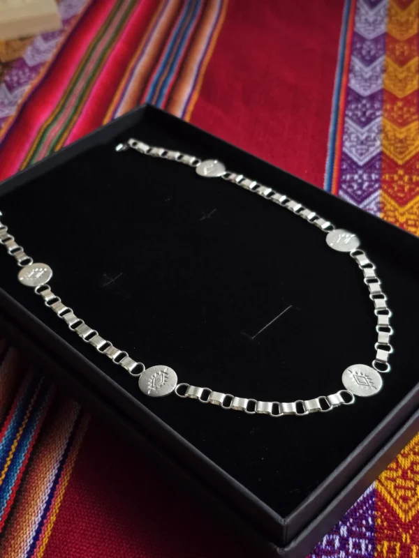 q1 Wangülen Eluwün (Gift of the Stars)