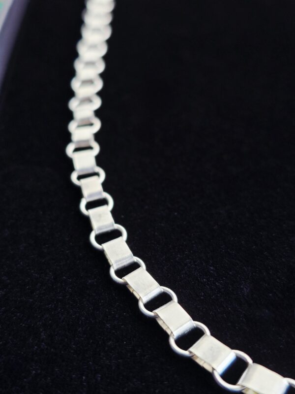 Wenumapo silver necklace with Chilean lapislazuli