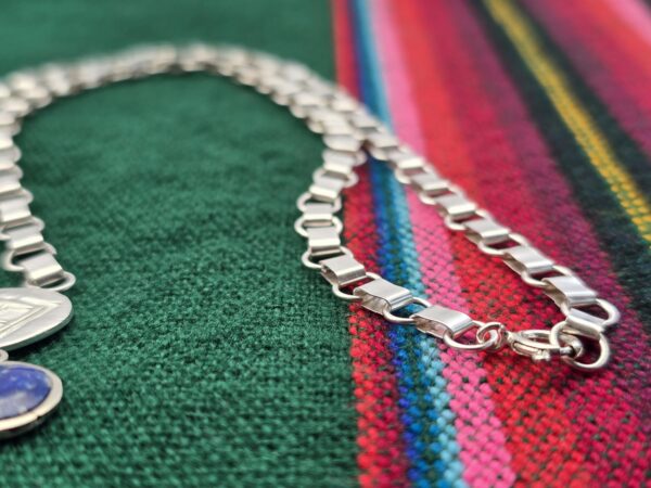 Wenumapo silver necklace with Chilean lapislazuli