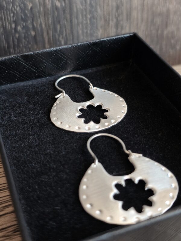 20251108_144012 silver flower chaway