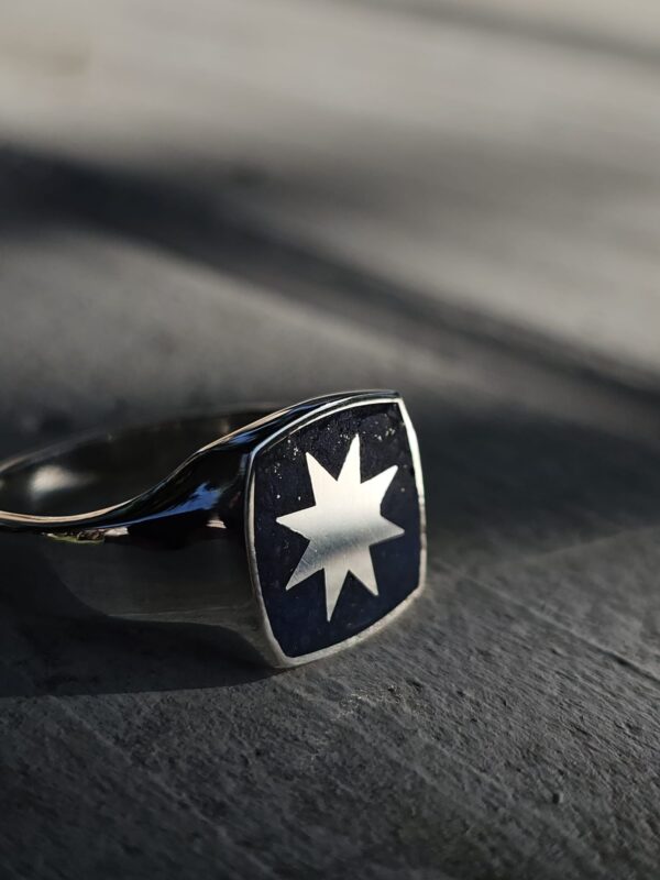 IMG-20251011-WA0042 Wunelfe Signet lapis lazuli / Anillo estrella mapuche plata