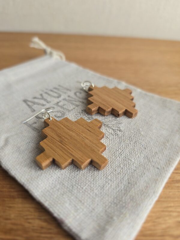 Andina Cross solid Tasmanian oak