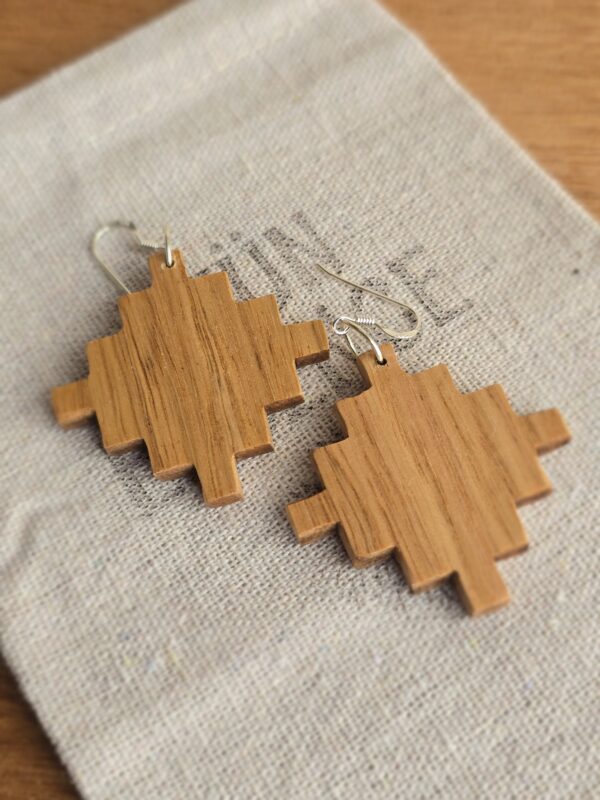 Andina Cross solid Tasmanian oak