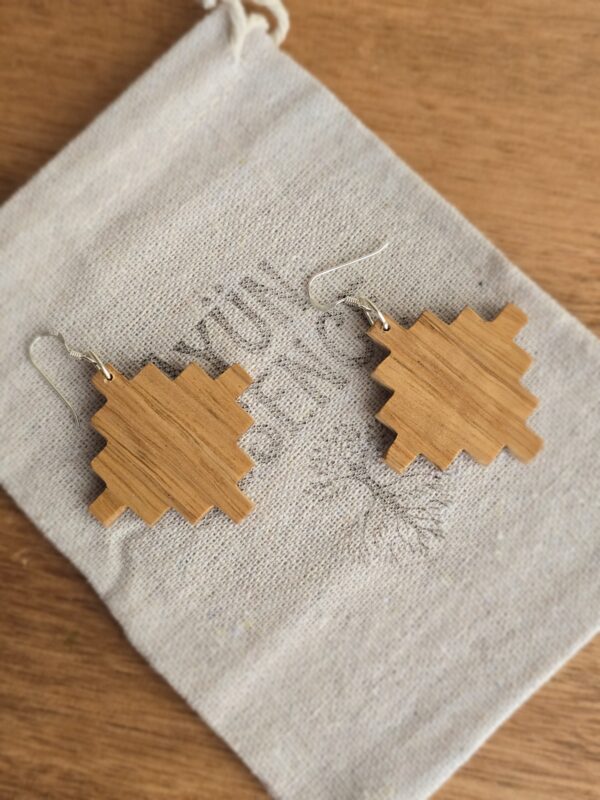 Andina Cross solid Tasmanian oak